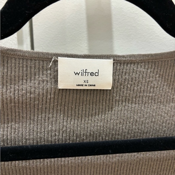 Aritzia Tuscany sweater in subtle green (olive leaf) colour size XS - Picture 3 of 5